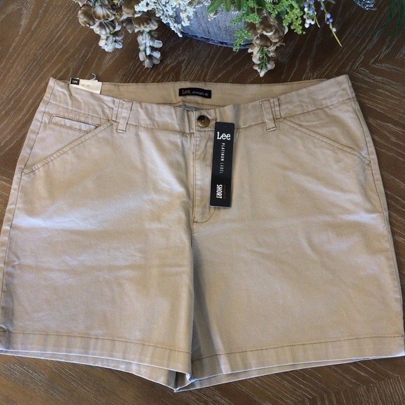 Lee Womens Platinum Label Khaki Chino Short Size 16M-Irregular - Picture 1 of 11